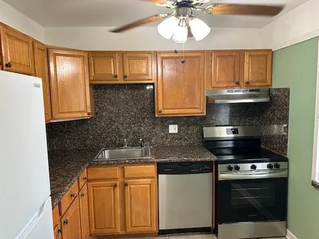 2 bedroom 2 bath Residential for sale at 7300 NW 5th Court # 101, Margate FL 33063