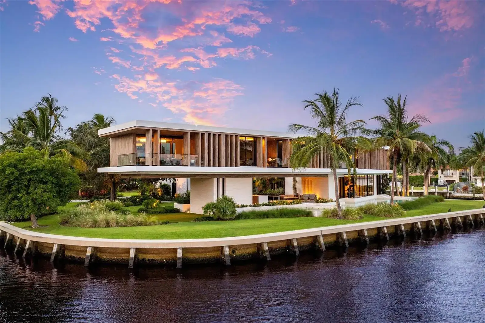 6 bedroom 7 bath Residential for sale at 516 Mola Avenue, Fort Lauderdale FL 33301
