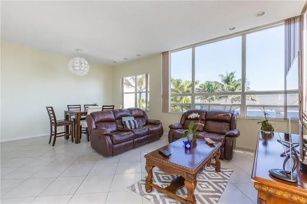 2 bedroom 2 bath Residential for sale at 326 Harrison Street # 302a, Hollywood FL 33019