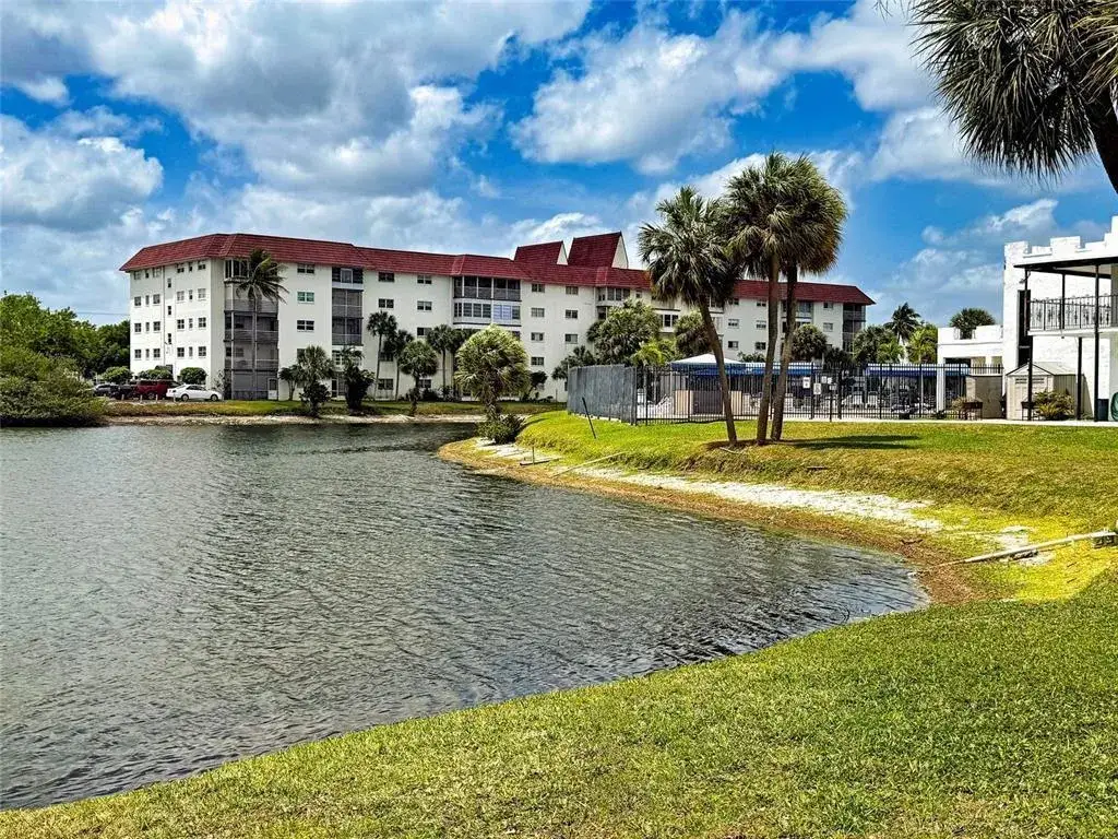 1 bedroom 1 bath Residential for sale at 4851 NW 21st # 403, Lauderhill FL 33313