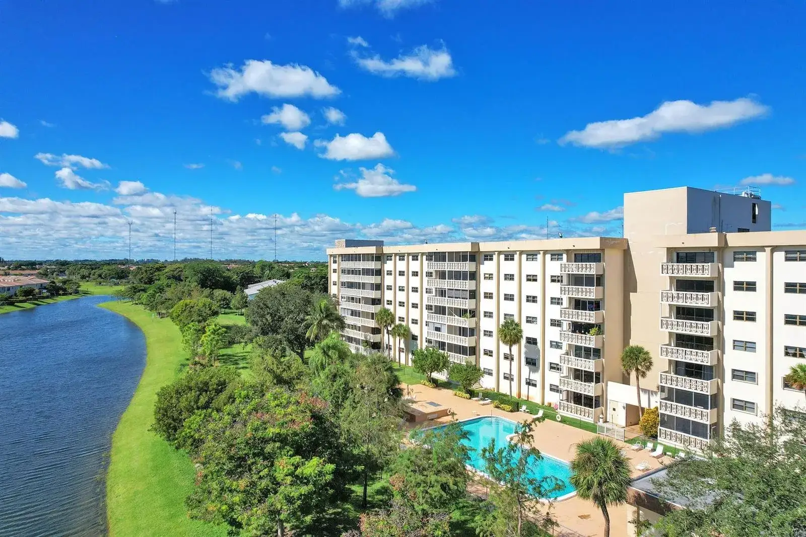 3 bedroom 2 bath Residential for sale at 800 NE 195th Street # 601, Miami FL 33179