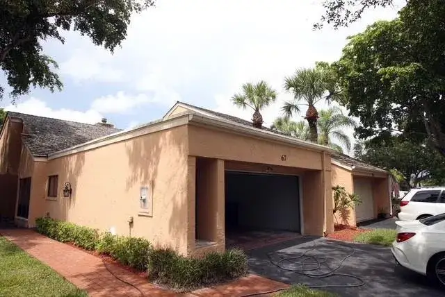 3 bedroom 2 bath Residential for sale at 67 Balfour Road, Palm Beach Gardens FL 33418
