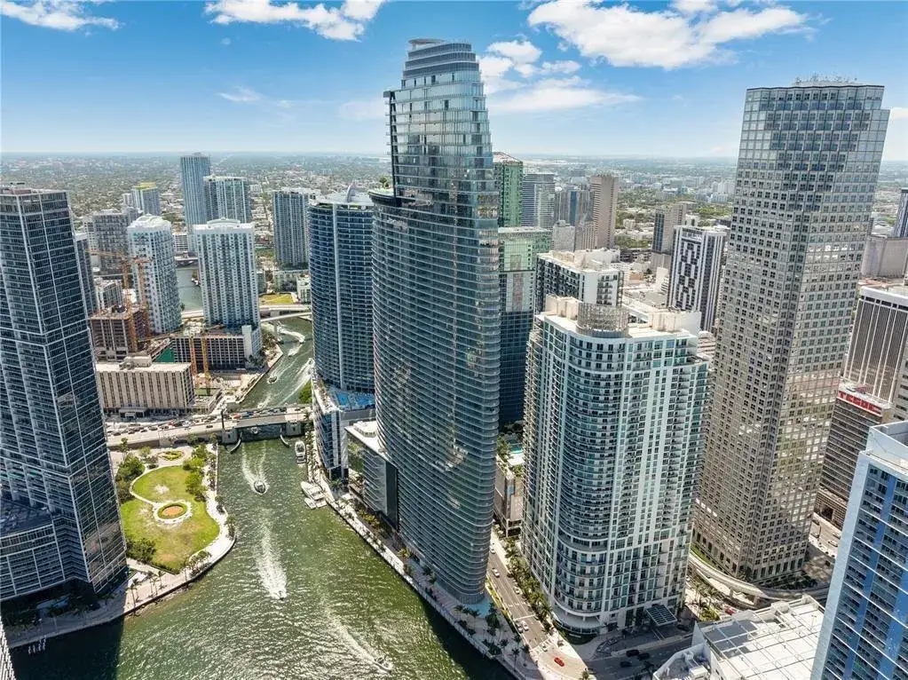 1 bedroom 1 bath Residential for sale at 300 Biscayne Blvd Way # 2508, Miami FL 33131