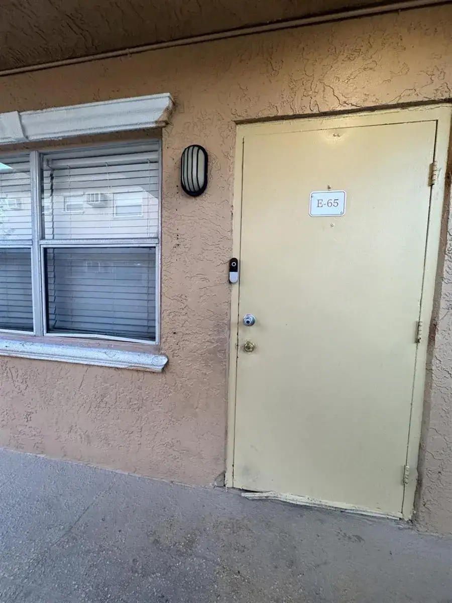 2 bedroom 1 bath Residential for sale at 101 NE 41st Street # 65E, Oakland Park FL 33334