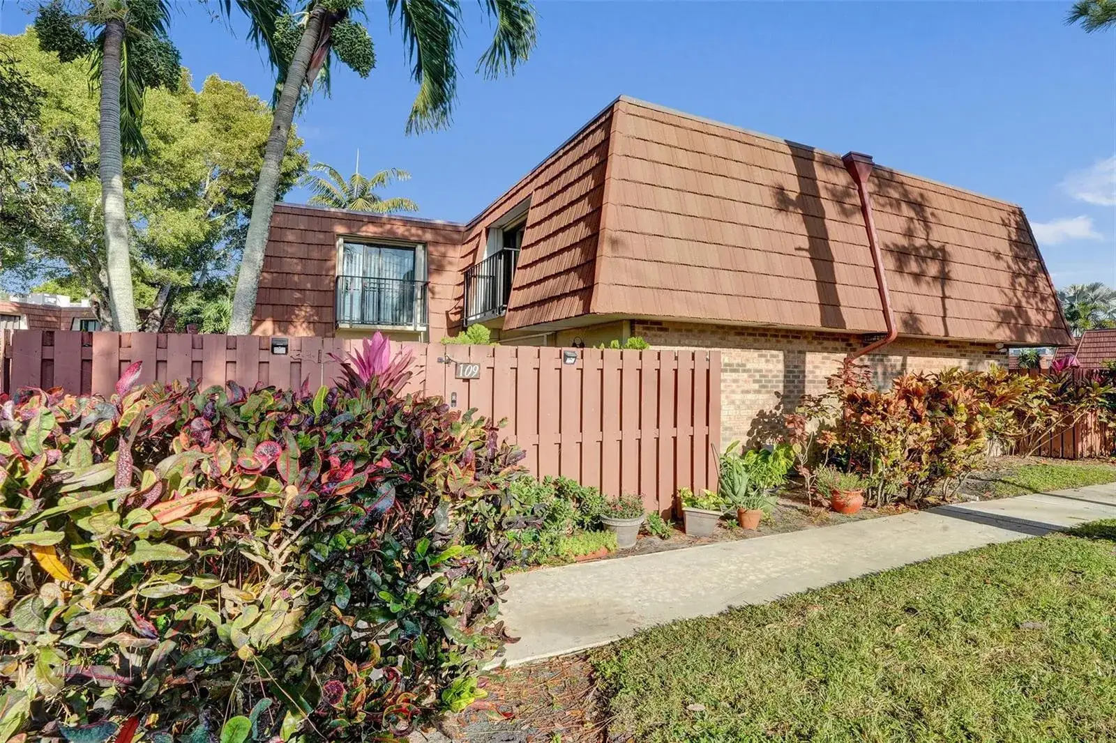 2 bedroom 2 bath Residential for sale at 1525 Augusta Circle # 109, Delray Beach FL 33445