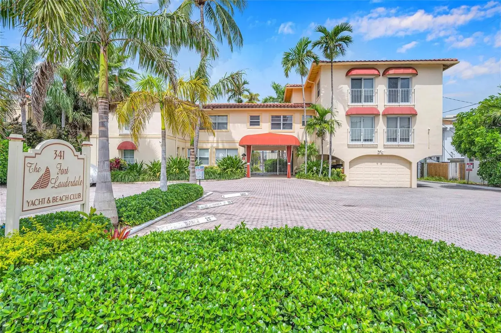 1 bedroom 1 bath Residential for sale at 341 N Birch Road # 204, Fort Lauderdale FL 33304