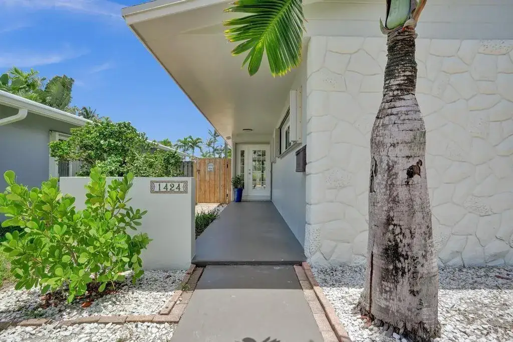 2 bedroom 2 bath Residential for sale at 1424 Adams Street, Hollywood FL 33020