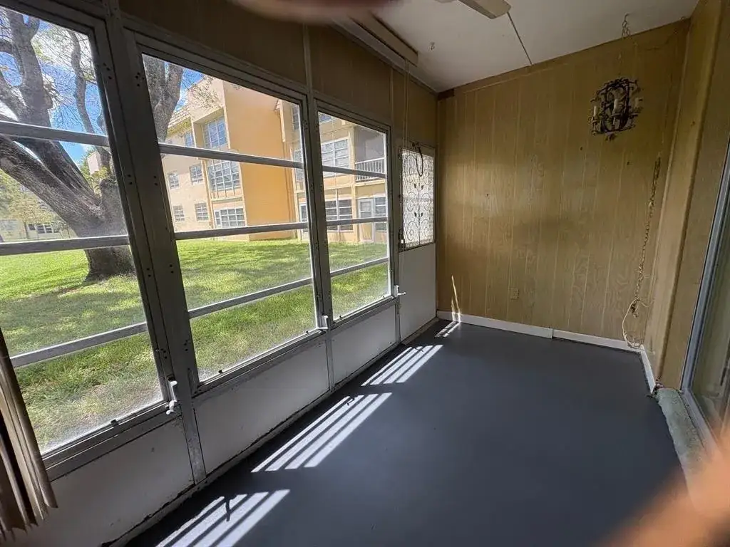 1 bedroom 1 bath Residential for sale at 6001 NW 61st Avenue # 105, Tamarac FL 33319