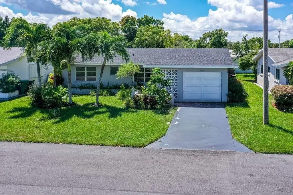 2 bedroom 2 bath Residential Lease for rent at 6708 NW 57th Drive, Tamarac FL 33321