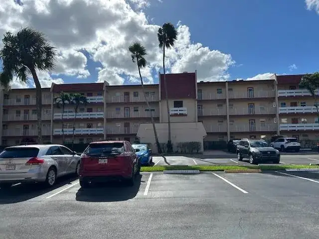 2 bedroom 2 bath Residential for sale at 1000 Country Club Drive # 403, Margate FL 33063