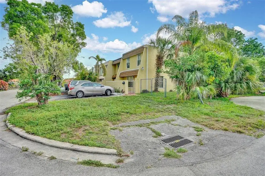3 bedroom 2 bath Residential for sale at 7500 NW 73rd Terrace # 7500, Tamarac FL 33321