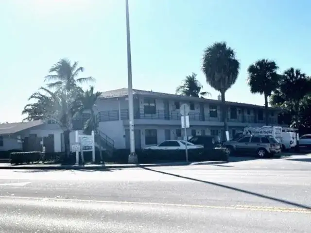 1 bedroom 1 bath Residential Lease for rent at 1711 S Cypress Road, Pompano Beach FL 33060