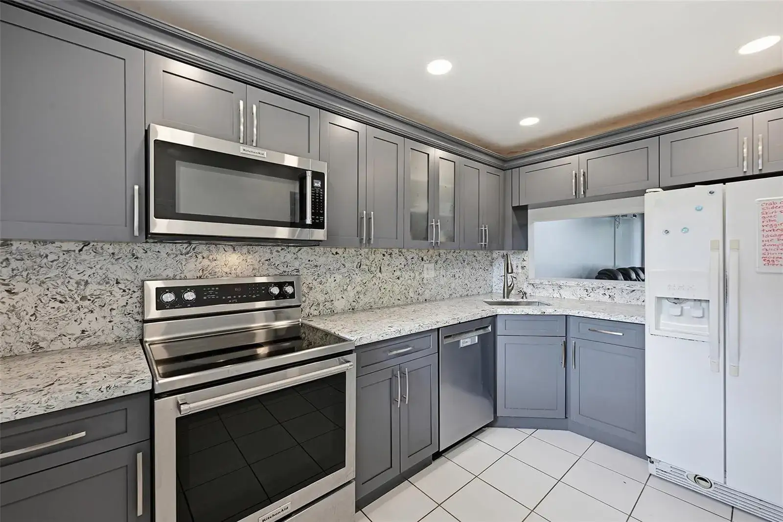 3 bedroom 2 bath Residential for sale at 7500 NW 17th Street # 110, Plantation FL 33313