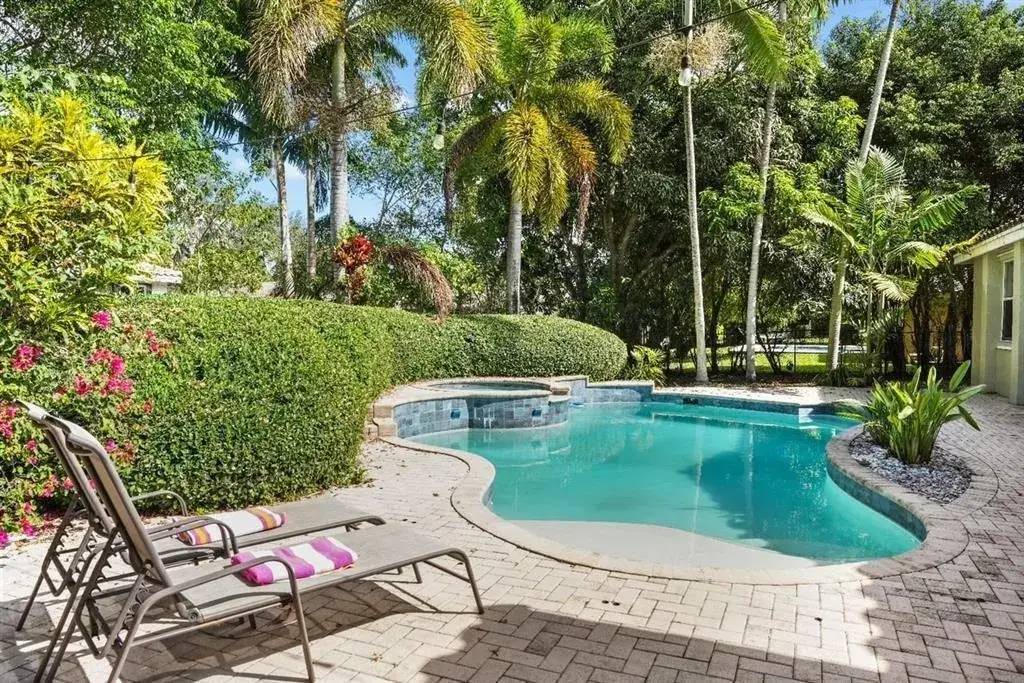 4 bedroom 2 bath Residential for sale at 8209 SW 173rd Ter, Palmetto Bay FL 33157