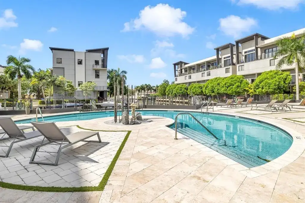 3 bedroom 3 bath Residential for sale at 462 SE 1st Circle, Pompano Beach FL 33060