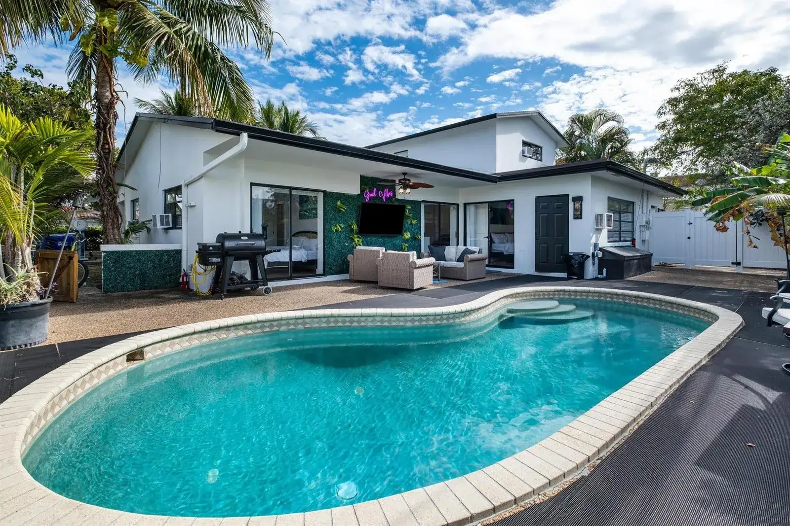 Residential Income for sale at 1551 SE 23rd Avenue, Pompano Beach FL 33062
