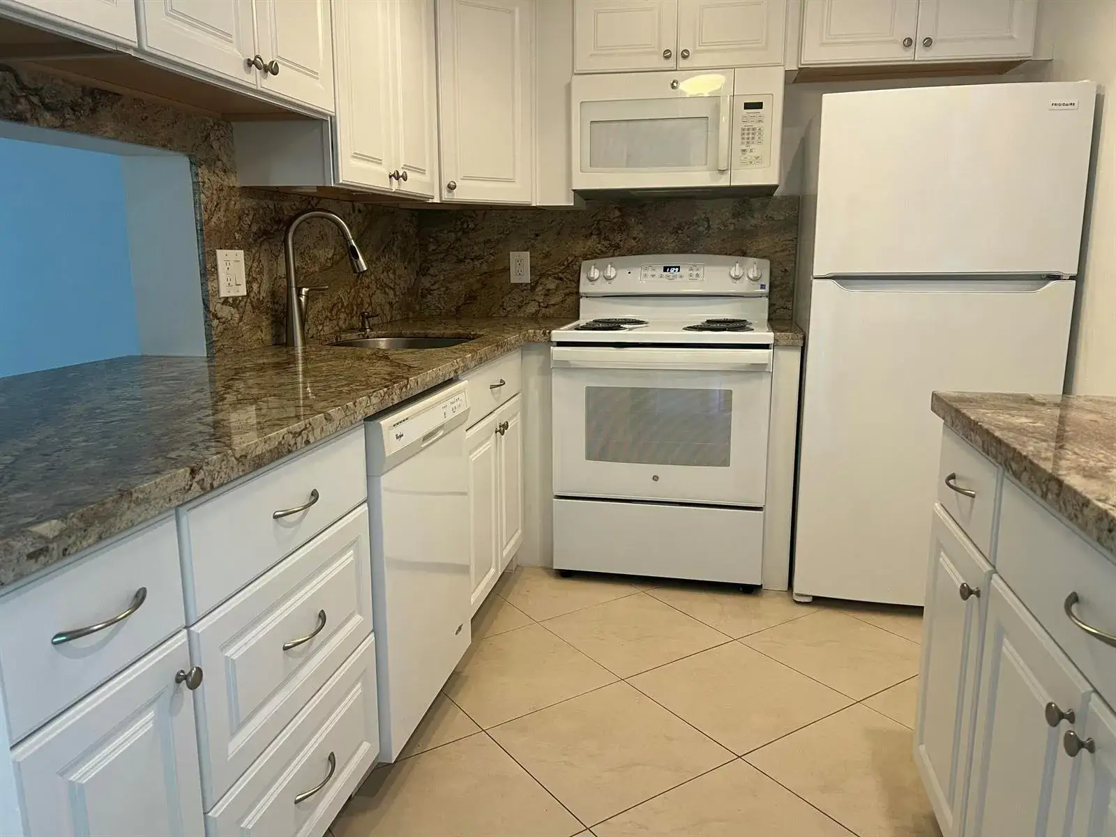 1 bedroom 1 bath Residential for sale at 2615 NE 3rd Court # 213, Boynton Beach FL 33435