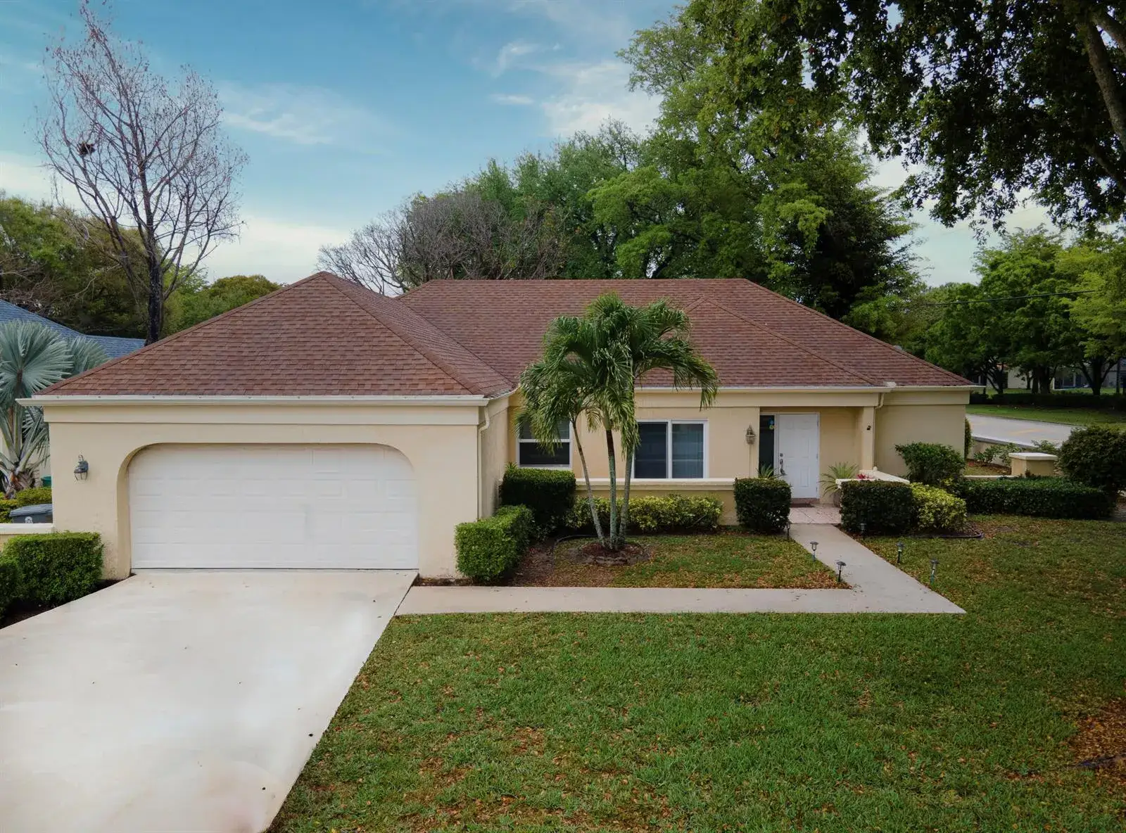 3 bedroom 2 bath Residential for sale at 10195 Greentrail Drive, Boynton Beach FL 33436