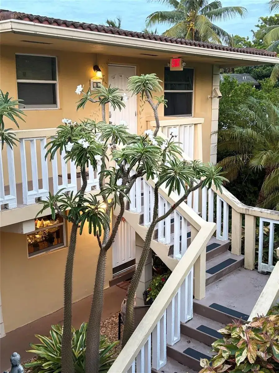 2 bedroom 1 bath Residential for sale at 811 NE 14th Place # 6, Fort Lauderdale FL 33304