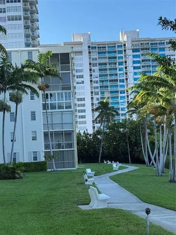 2 bedroom 2 bath Residential for sale at 2859 Leonard Drive # G414, Aventura FL 33160