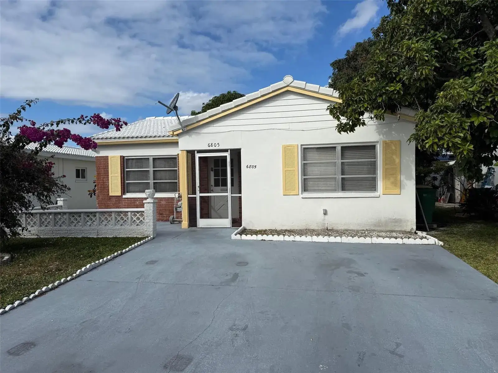 2 bedroom 1 bath Residential Lease for rent at 6805 NW 75th Drive, Tamarac FL 33321