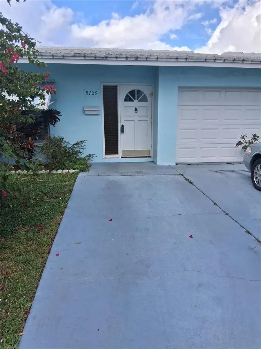 2 bedroom 2 bath Residential for sale at 5709 NW 87th Avenue, Tamarac FL 33321