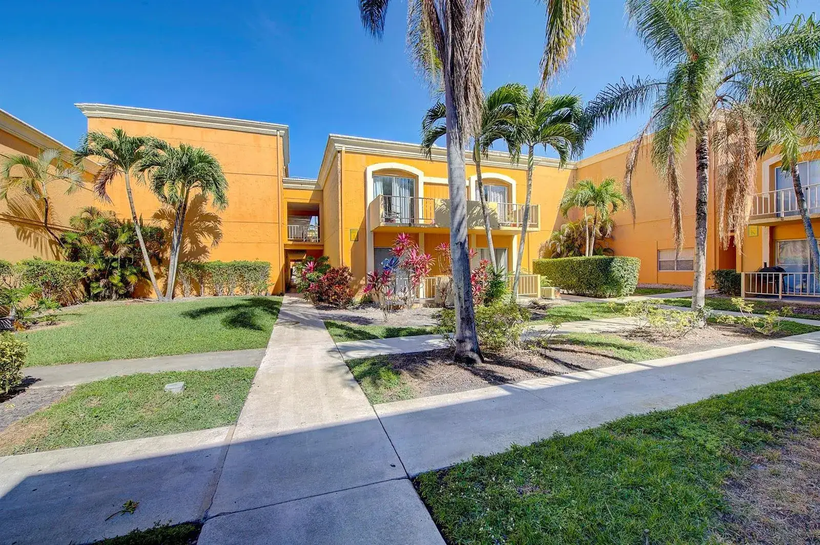 2 bedroom 2 bath Residential for sale at 18111 NW 68th Avenue # I210, Hialeah FL 33015
