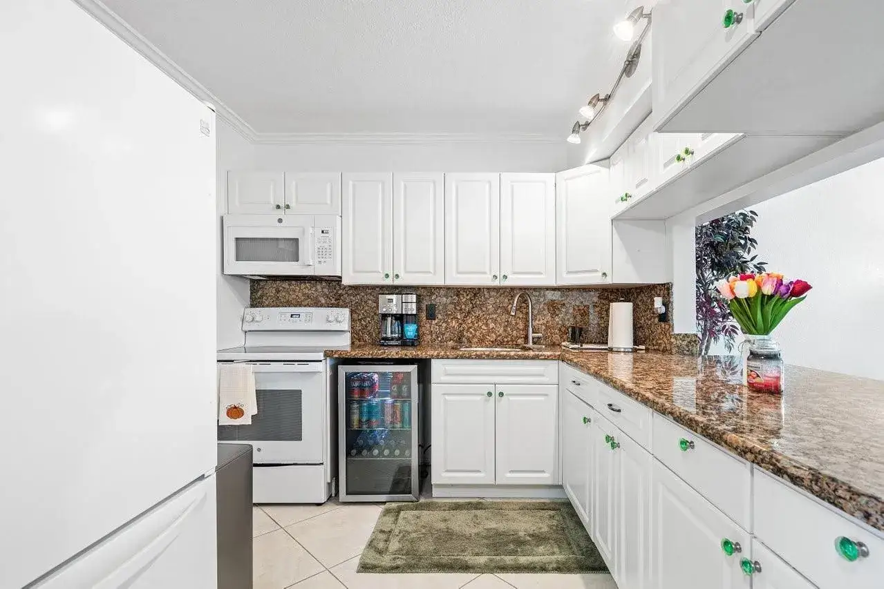 2 bedroom 2 bath Residential for sale at 9280 SW 3rd Street # 802, Boca Raton FL 33428