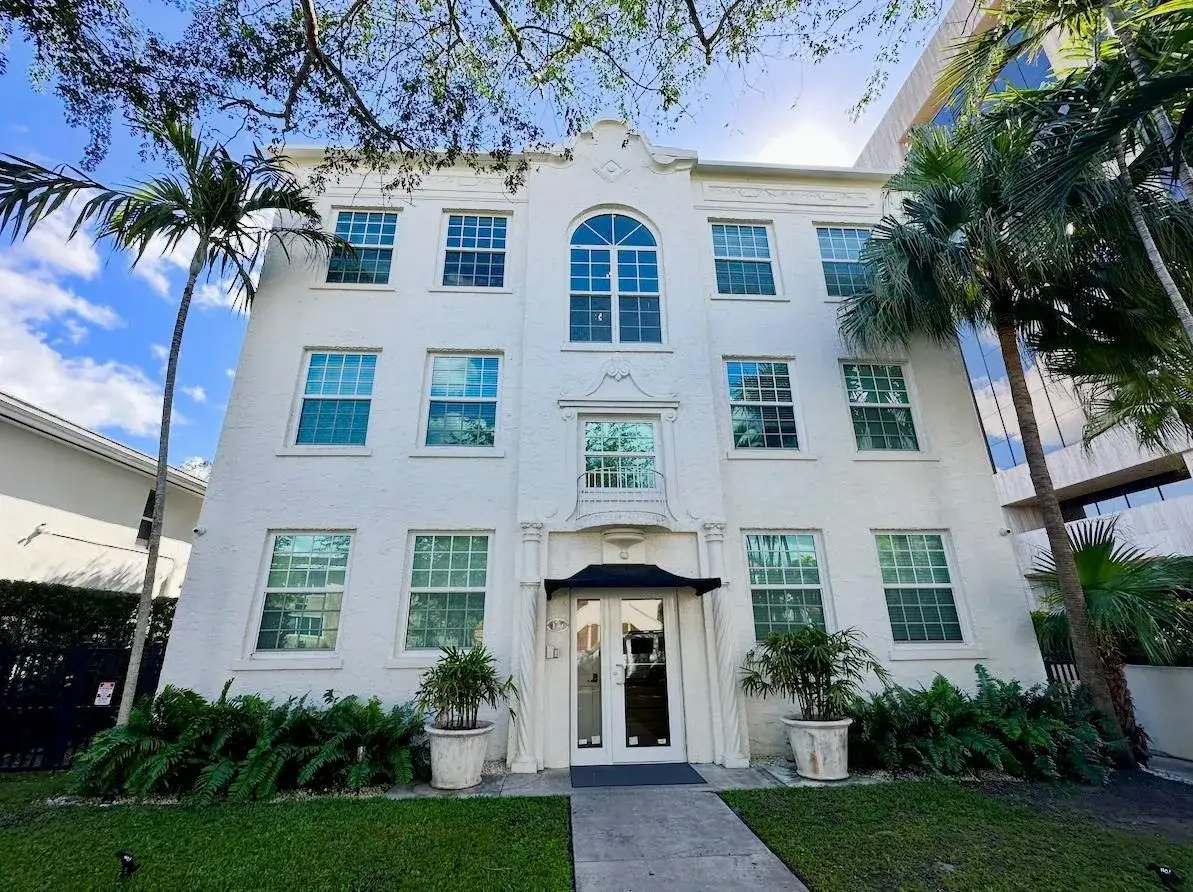 2 bedroom 1 bath Residential Lease for rent at 130 Antiquera Avenue, Coral Gables FL 33134