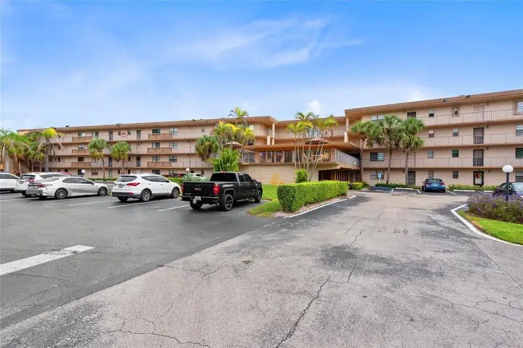 2 bedroom 2 bath Residential for sale at 9300 SW 8th Street # 422, Boca Raton FL 33428