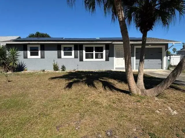 2 bedroom 2 bath Residential for sale at 321 NE Genesee Avenue, Port St. Lucie FL 34983