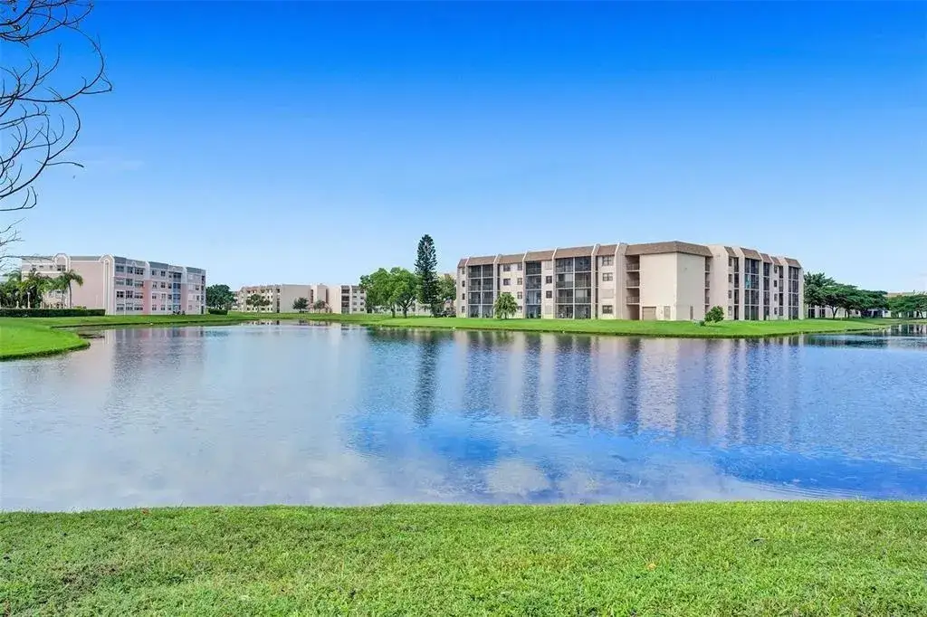 2 bedroom 2 bath Residential for sale at 2704 NW 104th Avenue # 308, Sunrise FL 33322