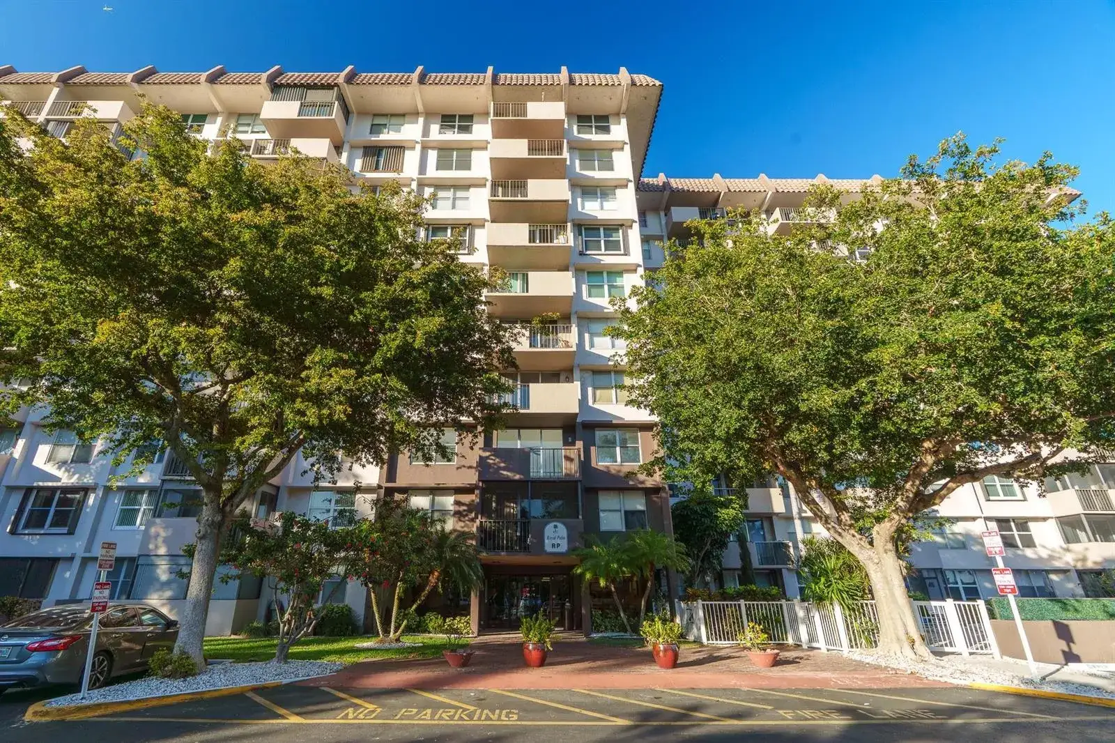 1 bedroom 1 bath Residential for sale at 777 S Federal Hy # d, Pompano Beach FL 33062