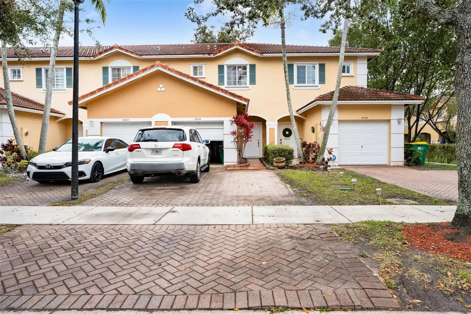 2 bedroom 2 bath Residential for sale at 5722 Tuscany Terrace, Tamarac FL 33321