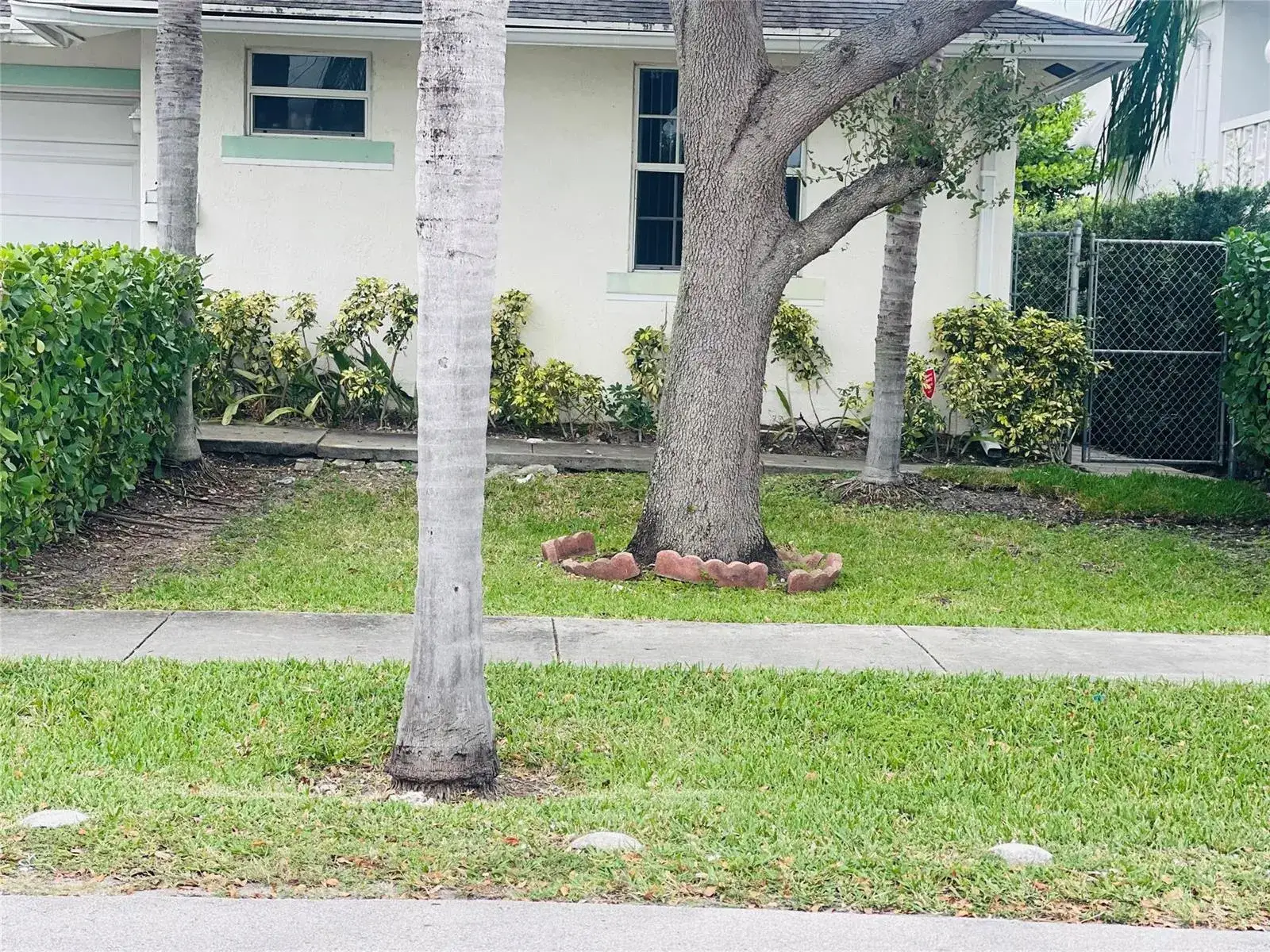 2 bedroom 2 bath Residential Lease for rent at 717 NE 4th Street, Hallandale Beach FL 33009