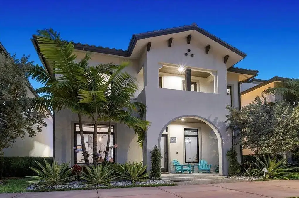 5 bedroom 3 bath Residential for sale at 8225 Central Park Boulevard, Doral FL 33166