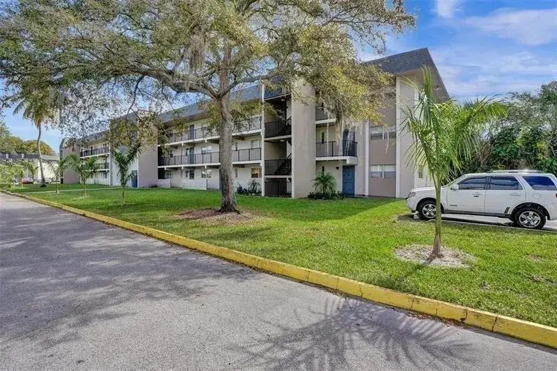 2 bedroom 2 bath Residential for sale at 8000 Colony Circle # 201, Tamarac FL 33321