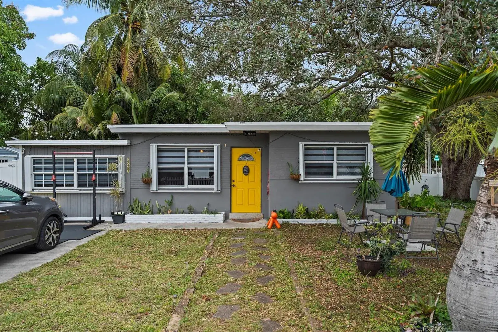 2 bedroom 1 bath Residential for sale at 5829 Hayes Street, Hollywood FL 33021