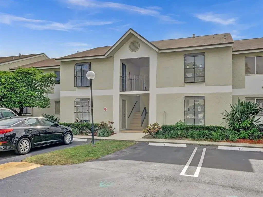 2 bedroom 2 bath Residential for sale at 715 Gardens Drive # 203, Pompano Beach FL 33069