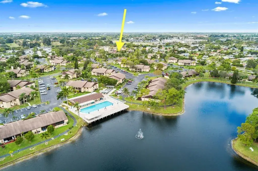 2 bedroom 2 bath Residential for sale at 444 Pine Glen Lane # 1, FL 33463