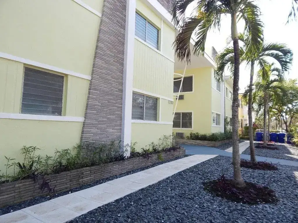 1 bedroom 1 bath Residential Lease for rent at 1200 Marseille Drive, Miami Beach FL 33141