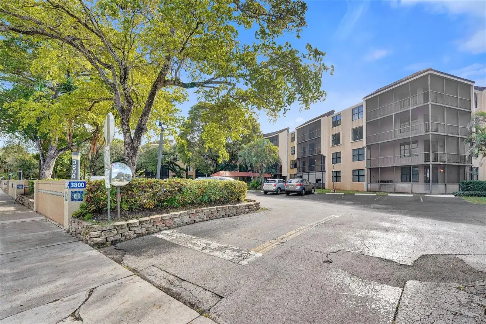 1 bedroom 1 bath Residential for sale at 3800 N Hills Drive # 412, Hollywood FL 33021