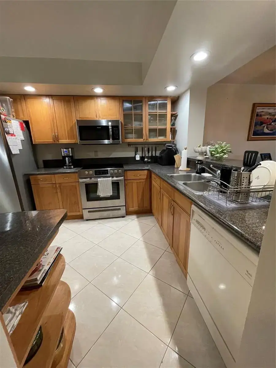 2 bedroom 2 bath Residential Lease for rent at 16141 Blatt Boulevard # 408, Weston FL 33326