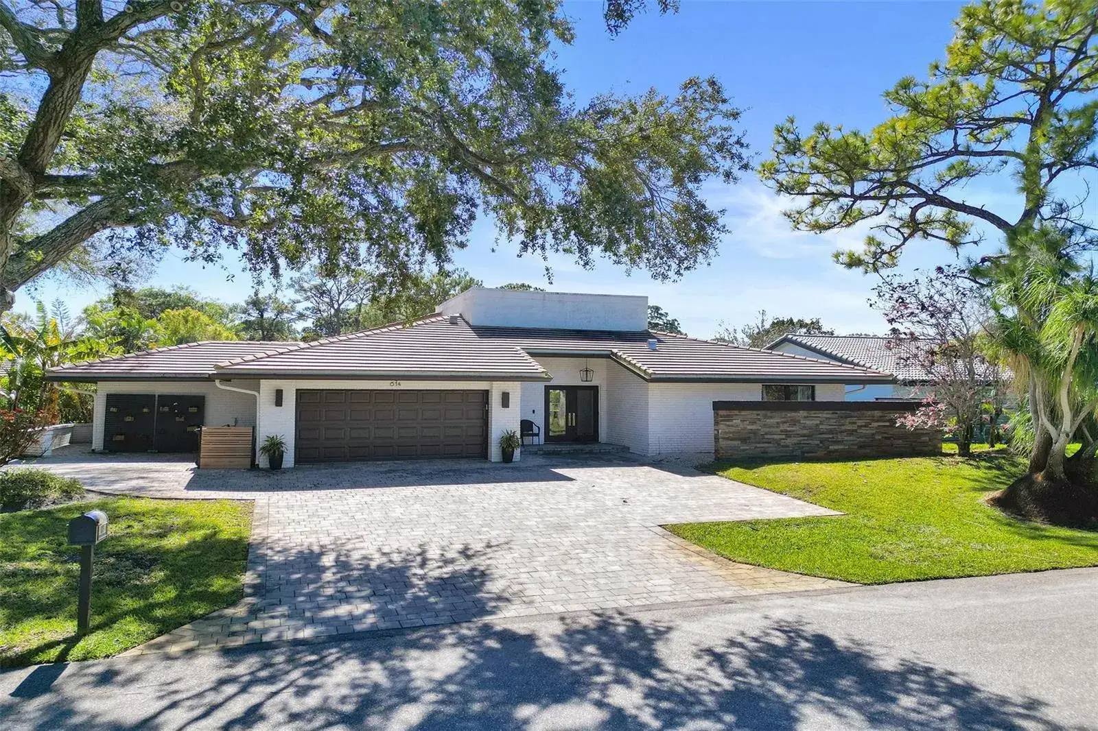 3 bedroom 3 bath Residential for sale at 614 Lakewoode Circle W, Delray Beach FL 33445