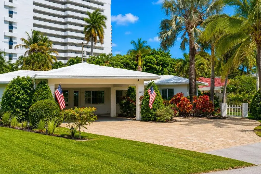 3 bedroom 2 bath Residential for sale at 2200 NE 32nd Avenue, Fort Lauderdale FL 33305