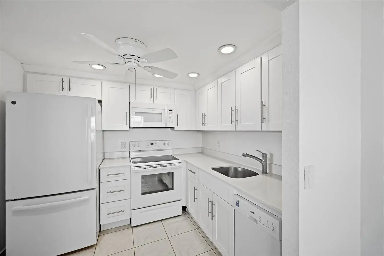 1 bedroom 1 bath Residential Lease for rent at 451 Monaco J # j, Delray Beach FL 33446