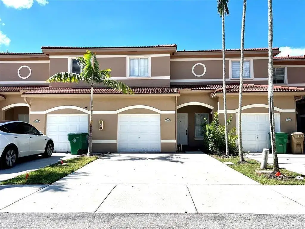 4 bedroom 3 bath Residential for sale at 7893 N Southwood Circle, Davie FL 33328