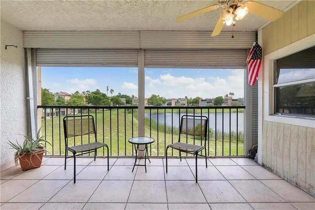 2 bedroom 2 bath Residential for sale at 7210 Lake Circle Drive # 306, Margate FL 33063