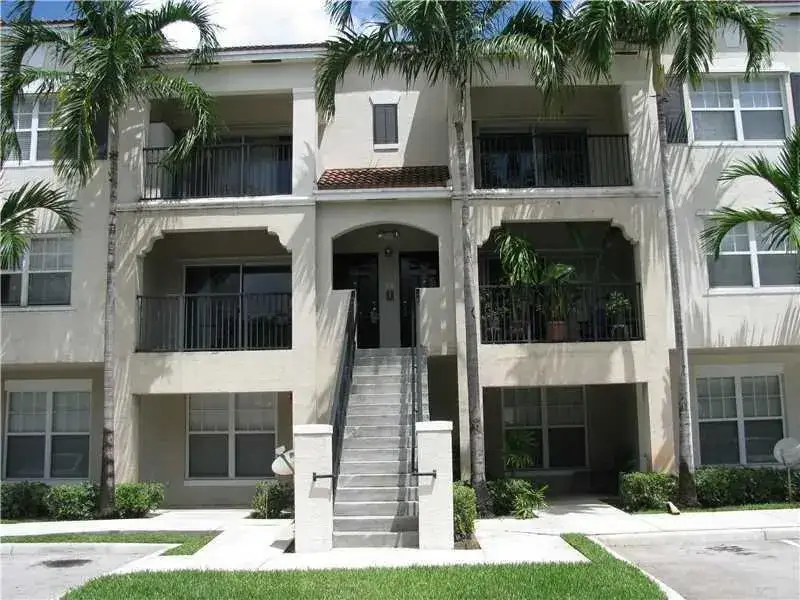 2 bedroom 2 bath Residential for sale at 5800 W Sample Road # 305, Coral Springs FL 33067