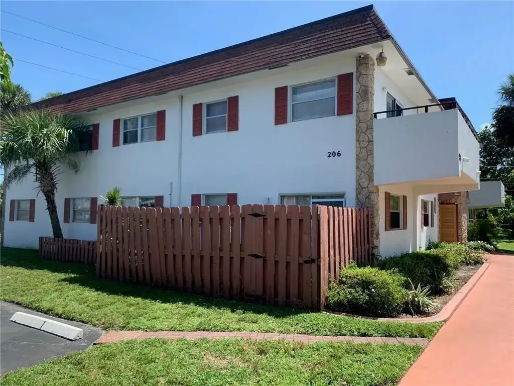 2 bedroom 2 bath Residential Lease for rent at 206 SW 1st Street # 4, Pompano Beach FL 33060